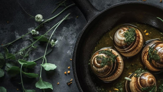 Melci à la Bourguignonne în tigaie, cu unt și ierburi aromatice